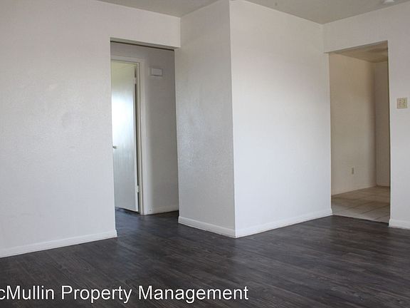 2nd image of 307 North Dr APT D