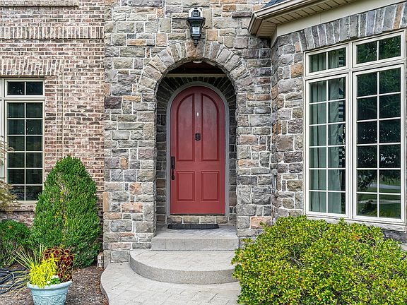 5th image of 209 Whispering Brook Dr