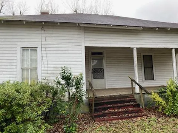 8 Whitten St, Headland, AL 36345