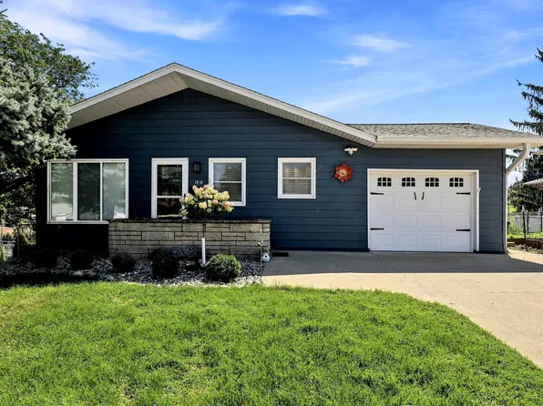 2230 Evergreen Dr, Dubuque, IA 52001