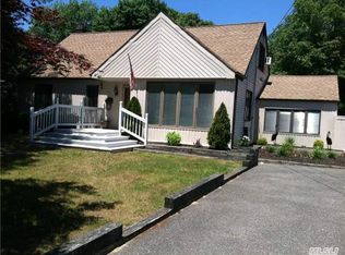255 Manhattan Blvd, Islip Terrace, NY 11752