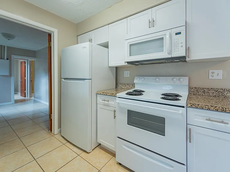 38 Regina Blvd — Photo 12