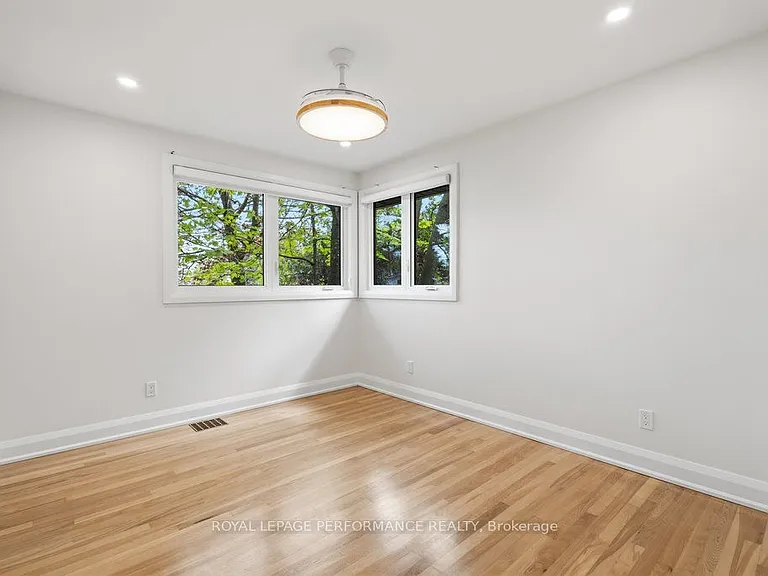 180 Roger Rd — Photo 10