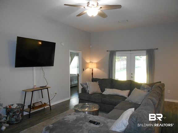 3rd image of 517 Rolling Hill Cir