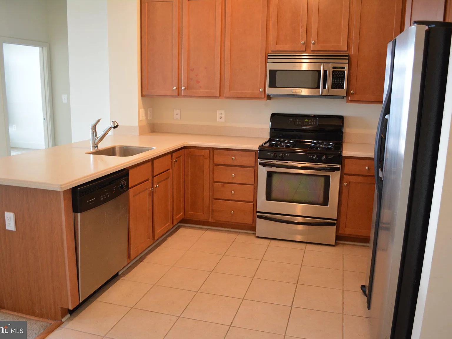 2 bed, 2.0 bath, 940 sqft, $2,750 — Photo 3