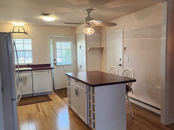 3rd image of 7427 Clarendon Ct
