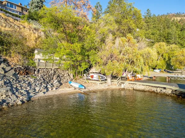 1988 Dewdney Rd, Kelowna, BC V1V 2C3