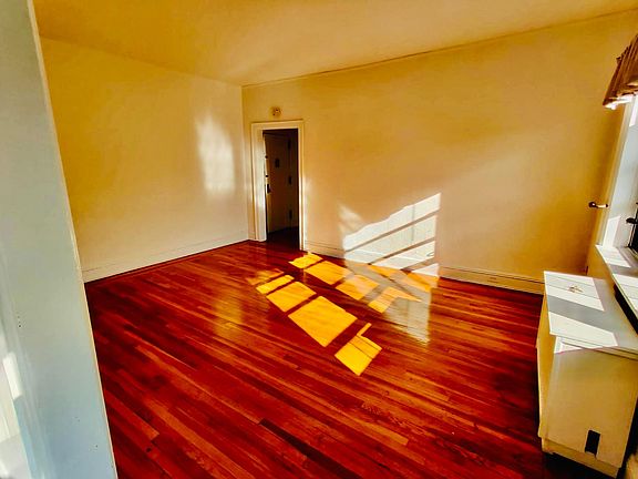 3rd image of 119 Carpenter Ave #D5