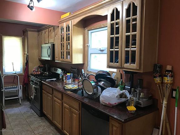 5th image of 319 Hillside Ave