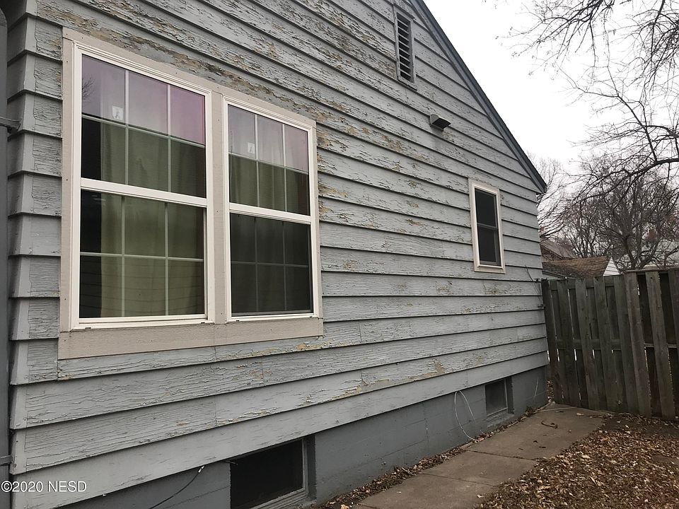 2nd image of 810 Broadway St