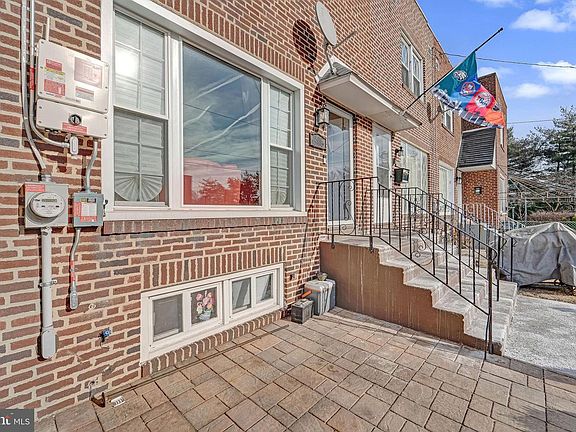 2nd image of 1586 Greenwood Ave