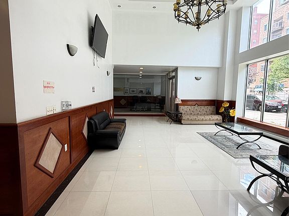 4th image of 14118 Cherry Avenue #6G