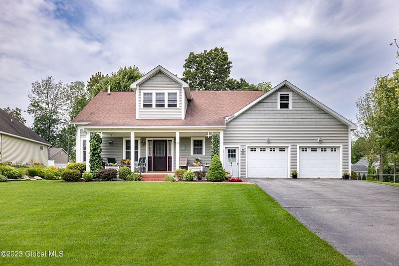 2nd image of 13 Woodcrest Drive