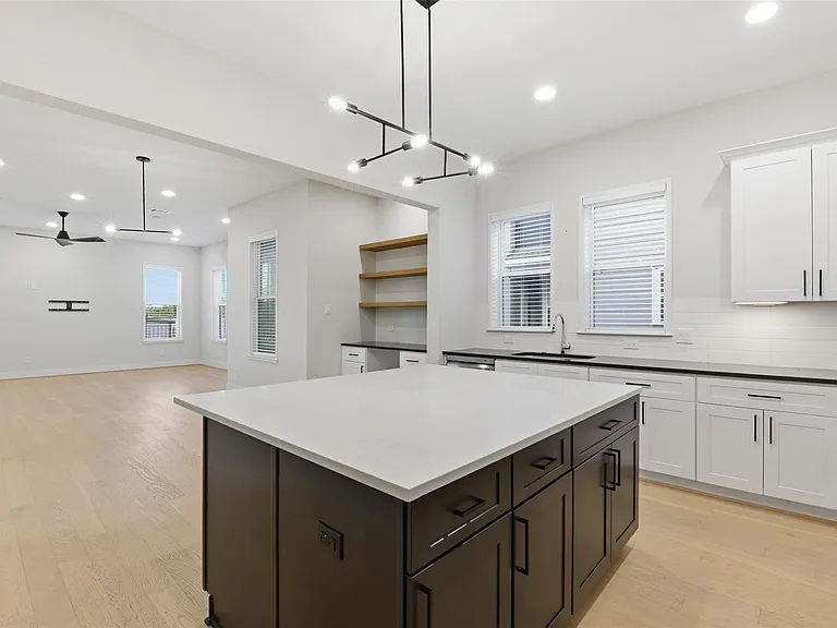 2204 Lou Ellen Ln — Photo 21