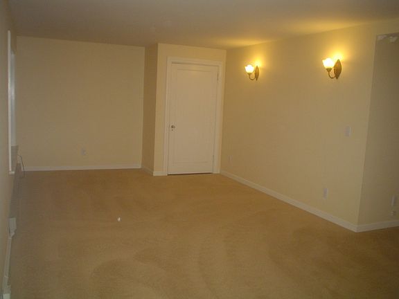 2nd image of 4235 Brooklyn Ave NE APT 103