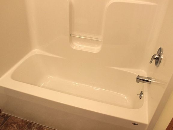 4th image of 902 Jasmine Ln #900