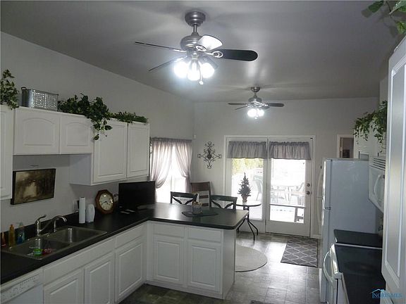5th image of 2118 Woodford St