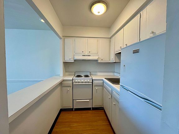 4th image of 4020 Lindell Blvd APT 405