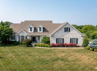 416 Maple Ln, Neenah, WI 54956