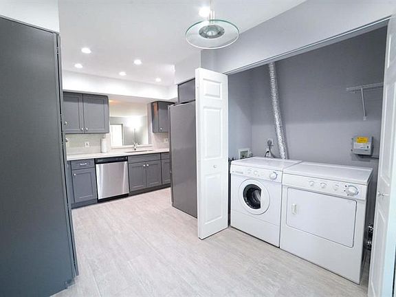 5th image of 14849 Cumberland Dr #2050