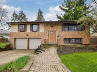 955 Ford Ave, Elgin, IL 60120