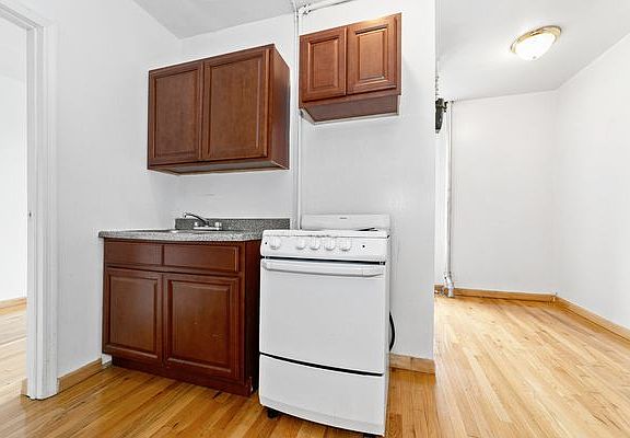 3rd image of 1661 Park Ave #3D