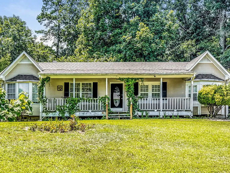 7300 Plantation Rd — Photo 1