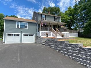 92 Bungay Rd, North Attleboro, MA 02760