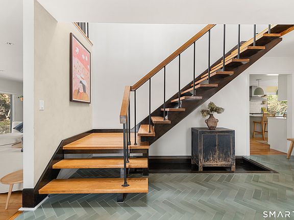 3rd image of 33 Reilly Road