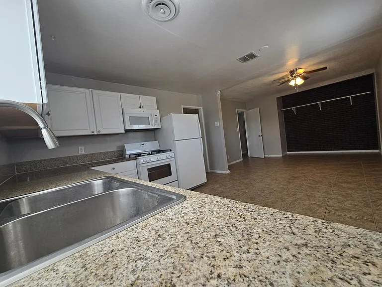 3904 Nixson Dr — Photo 6