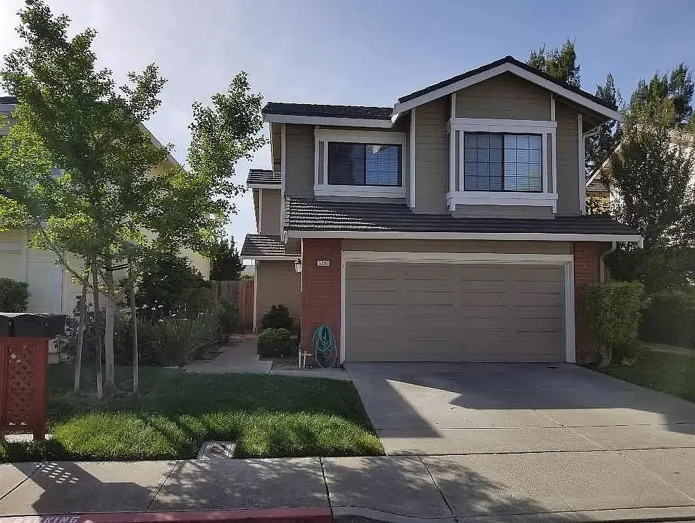 3 bed, 2.5 bath, 1453 sqft, $3,850 — Photo 1