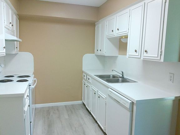 5th image of 4002 Hurlwood Cir