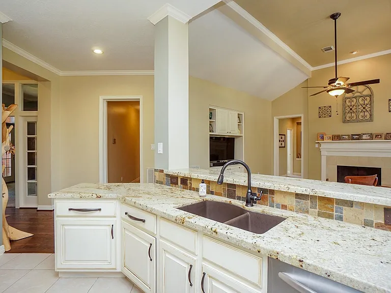 22303 Stormcroft Ln — Photo 17