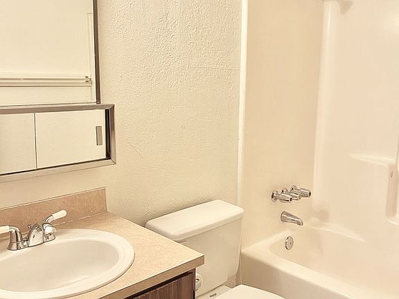 5th image of 1115-1121 E 5th St #1115