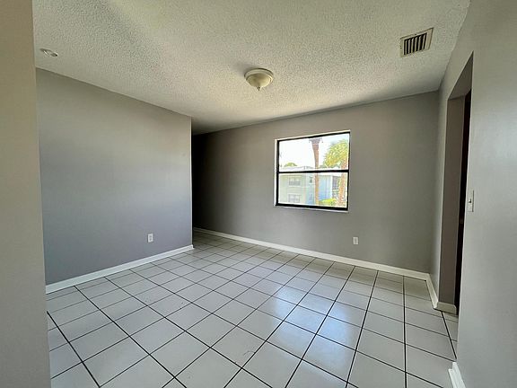 3rd image of 868 NW River Shores Blvd