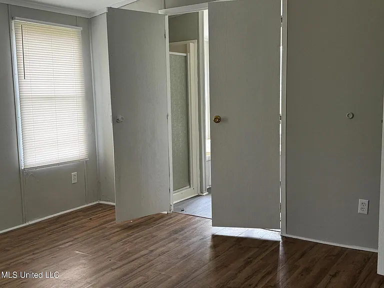 5575 Robin Wood Rd — Photo 6