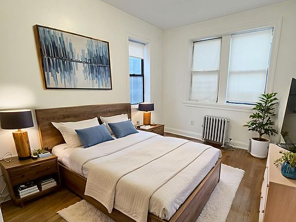 MASTER BEDROOM (STAGED)