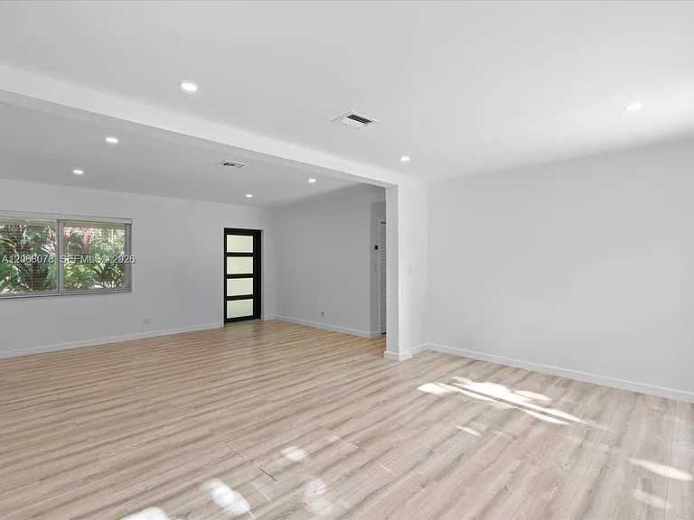 5406 S Le Jeune Rd — Photo 13