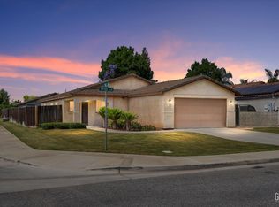 5820 Siena Ln, Bakersfield, CA 93308