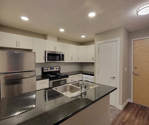 4th image of 16315 96a Ave NW
