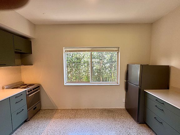 3rd image of 330 Almeria Rd
