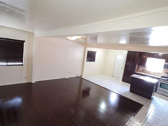 4th image of 3922 W 105th St