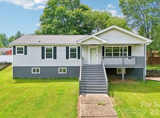119 E Meadow Ln, Horse Shoe, NC 28742