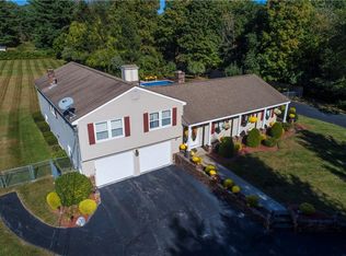 16 Jeffrey Dr, Glocester, RI 02857