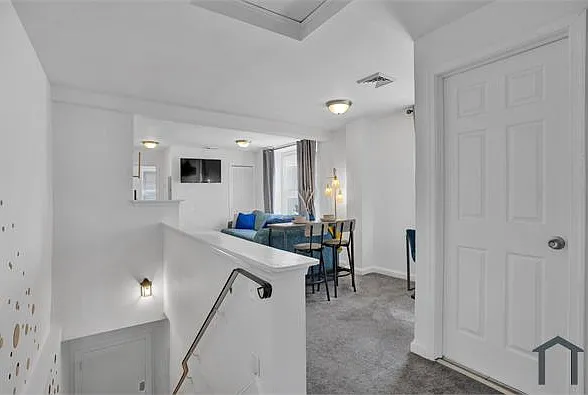 2 bed, 900 sqft, $1,325 — Photo 3