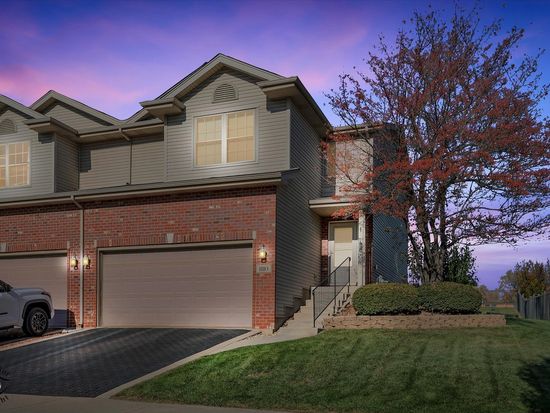 1110 E Treeline Dr, Lockport, IL 60441