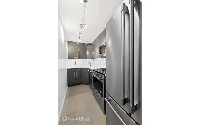 Rented by Douglas Elliman | media 19