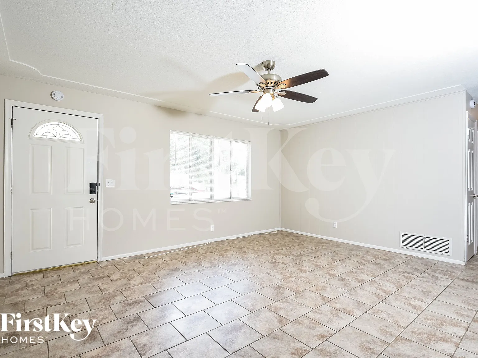 3 bed, 2.0 bath, 1394 sqft, $1,595 — Photo 3