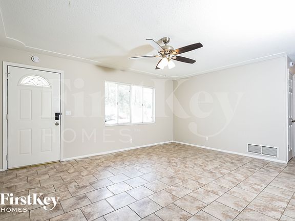 3rd image of 2813 Kenyon Ave