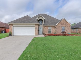 5161 Faulkner Dr, Darrow, LA 70725